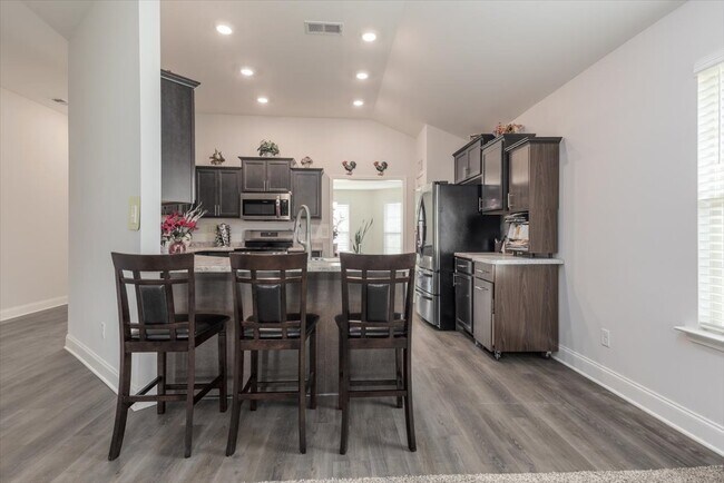 Building Photo - 5961 Uselton Dr