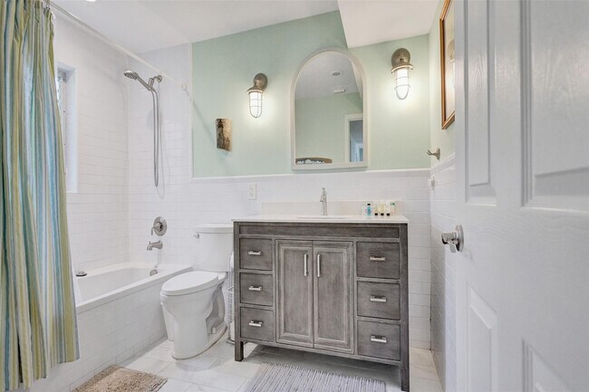 Building Photo - 2051 Coral Reef Dr