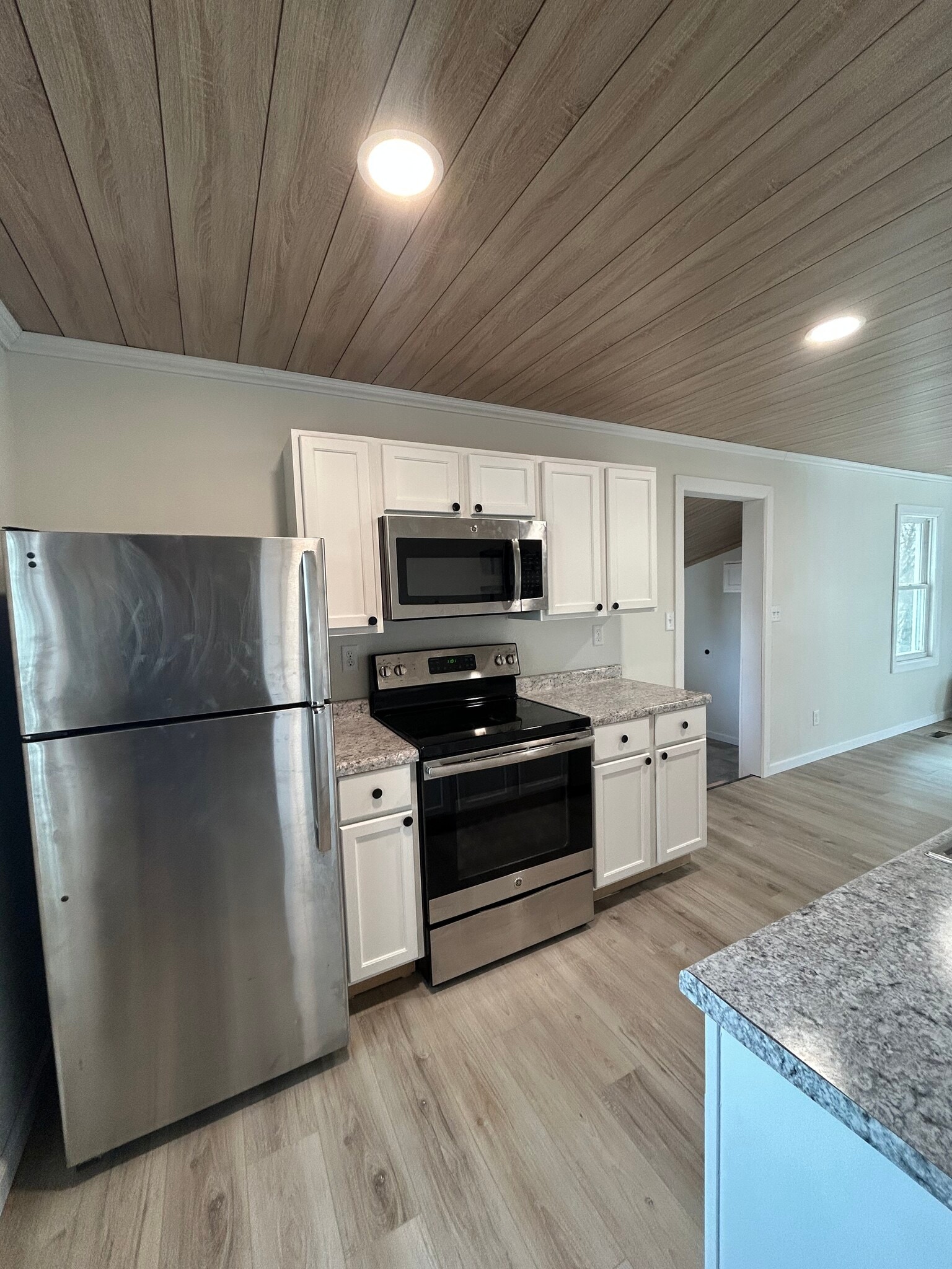 Building Photo - 1012 E 5th Ave