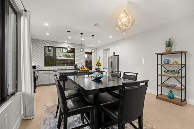 Building Photo - 3610 Thompson St