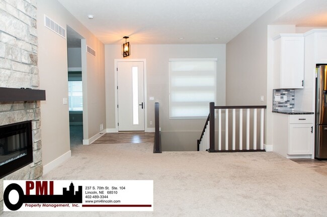 Building Photo - 5 Bedroom and 3 Bathroom House