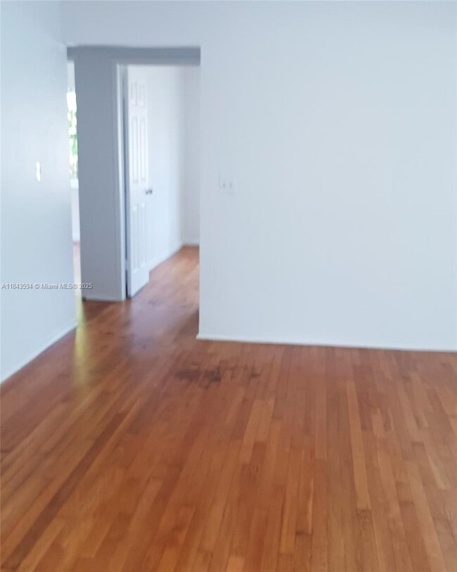 Building Photo - 1241 Wren Ave