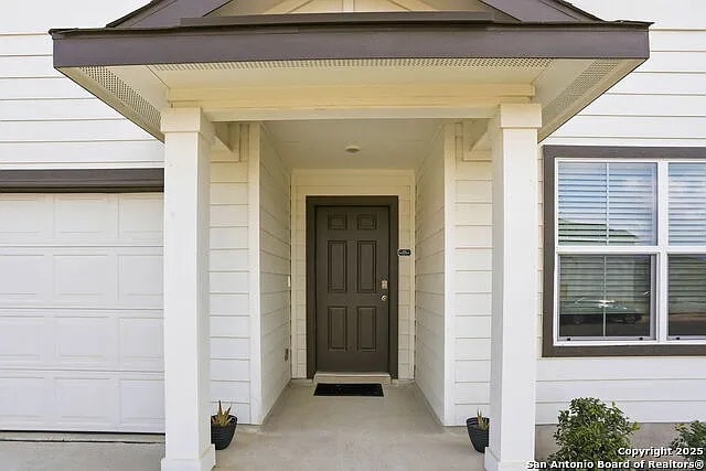 Building Photo - Room in House on Navidad Pike