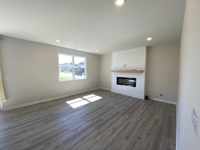 Building Photo - 6015 Weddington Pointe Dr