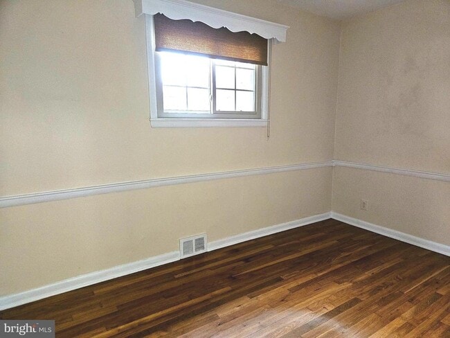 Building Photo - 56 Chapman Ave