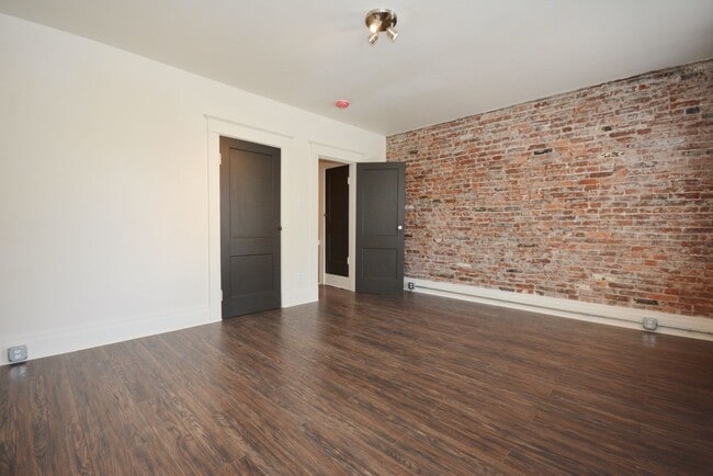 Building Photo - SPACIOUS AND MODERN HOUSE IN OAKLAND AVAILABLE AUGUST!