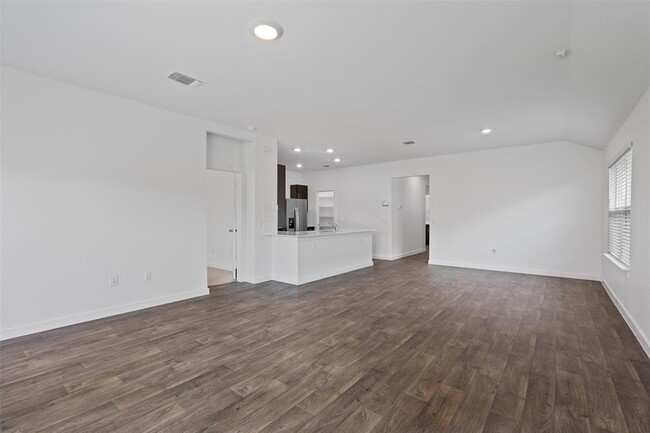 Building Photo - 211 James River Dr