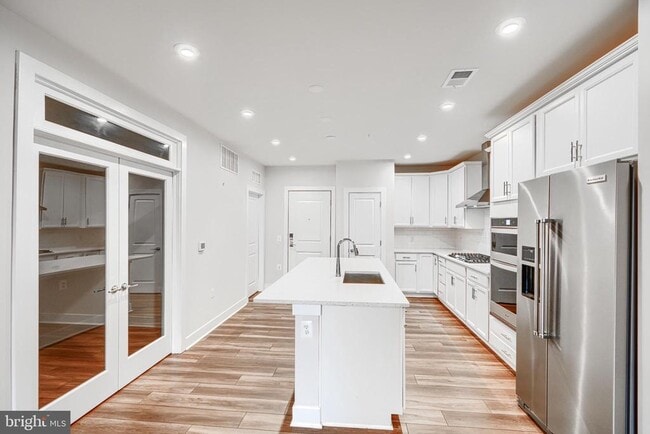 Building Photo - 100 St Ives Pl