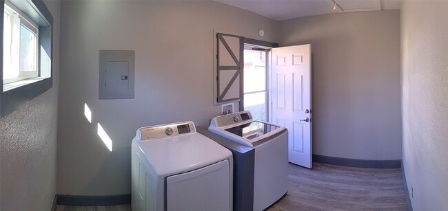 Building Photo - 7617 Delavan Dr