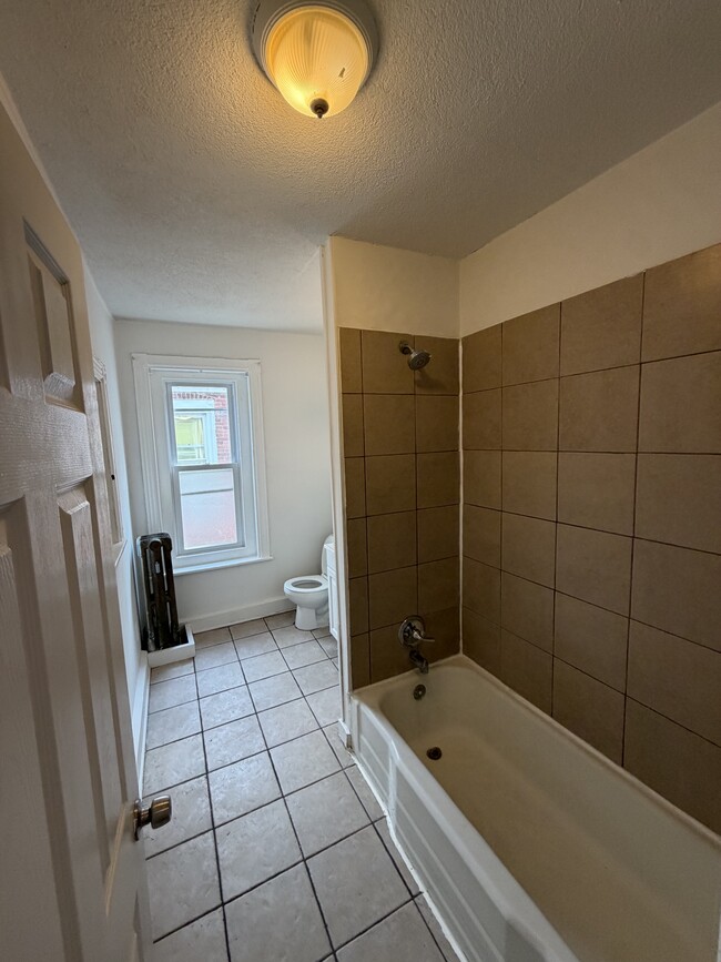 Building Photo - 639 Haws Ave