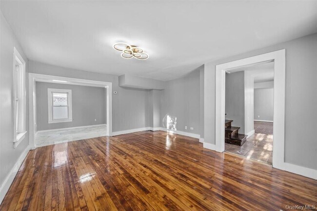 Building Photo - 45 1/2 Sussex St