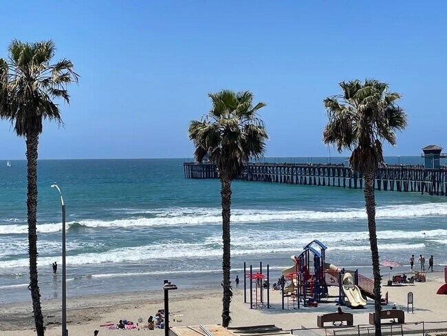 Just 4 miles from the Oceanside Pier - 195 Avenida Descanso