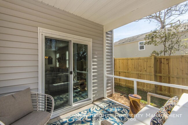 Building Photo - Gorgeous home in McKewn neighborhood!