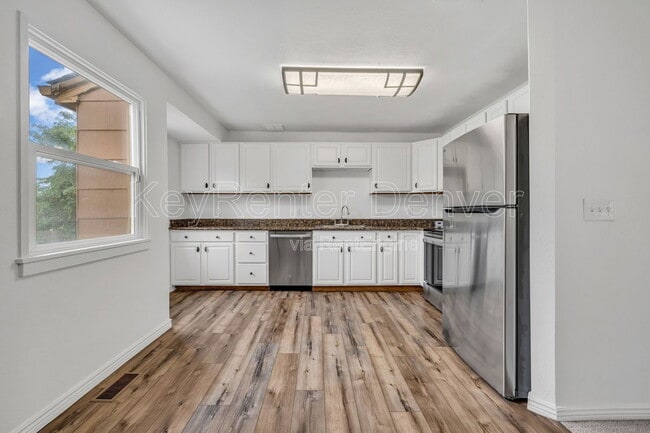 Building Photo - 8910 Poze Blvd