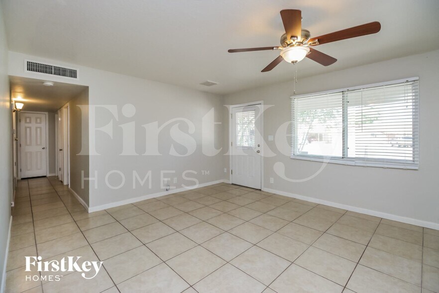 Building Photo - 1707 S Hardy Dr