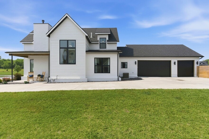 Building Photo - 965 E Vly Trl Dr