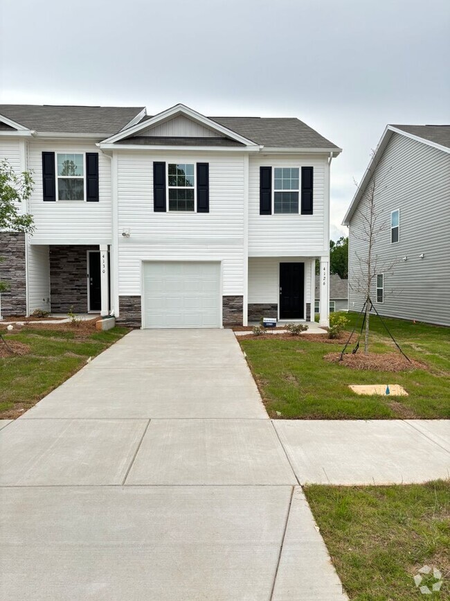 Building Photo - Brand New End-Unit Townhome in Charlotte!