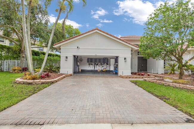 Building Photo - 950 Marina Dr