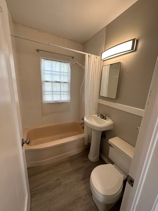 Building Photo - 2 BEDROOM, 1 BATHROOM APARTMENT NEAR ALTA ...