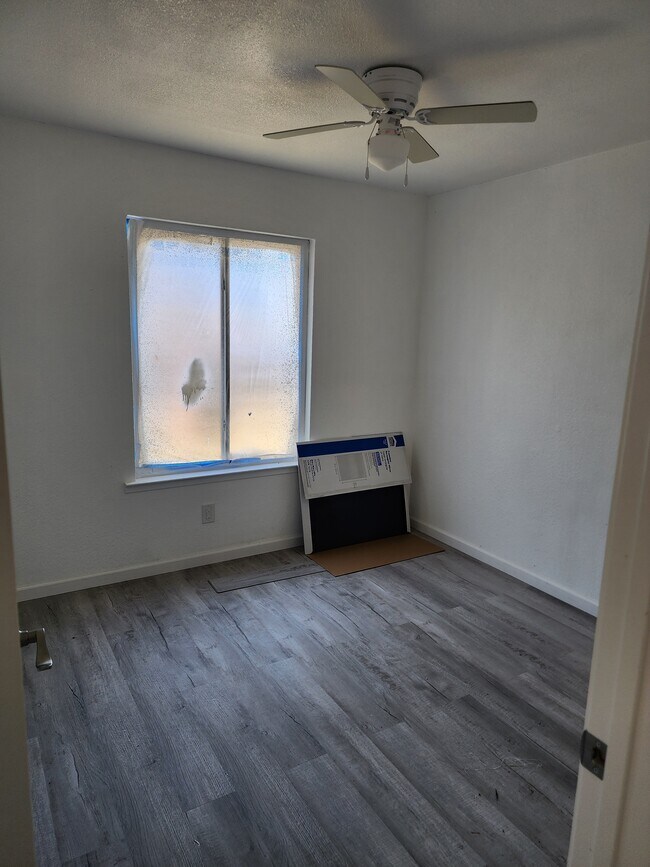 Building Photo - 830 N Ferger Ave