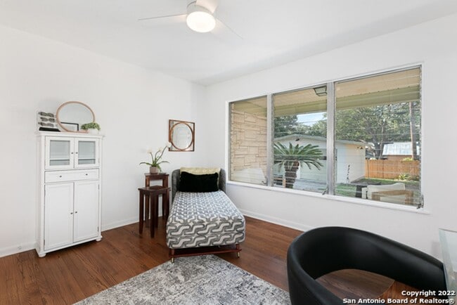 Building Photo - ~~COZY 3BD/2BA HOME! HIGHLANDS HIGH SCHOOL!!~~