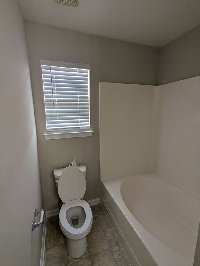Building Photo - Townhome Close to I-485 and Shopping/Resta...