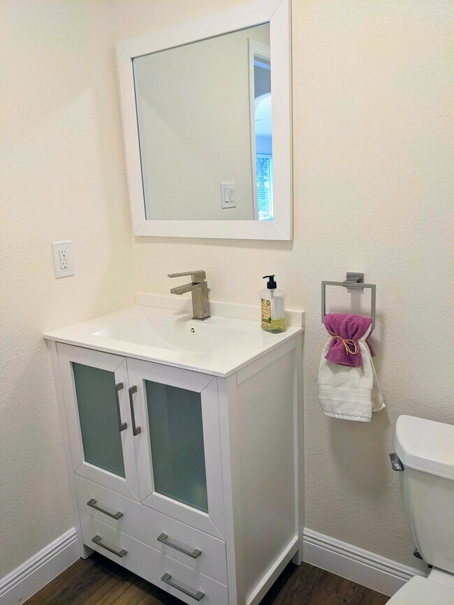 Building Photo - 6815 Bayridge Ter