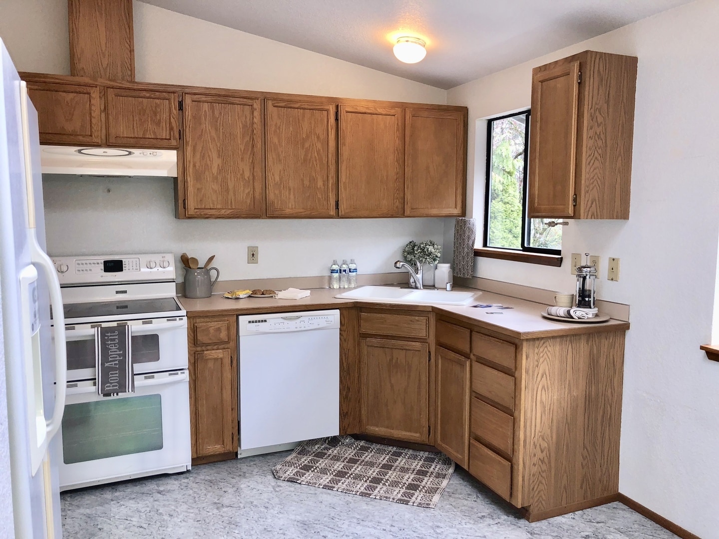 Building Photo - Lynnwood Home (Reduced rent until May 30th)