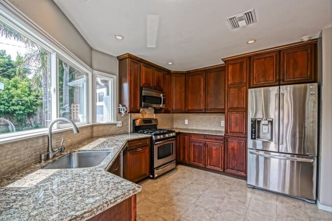 Building Photo - Beautifully Remodeled, Bright & Airy Home w/ Detached Bonus Room w/ Bath & 1-Car Garage, Front Ya...