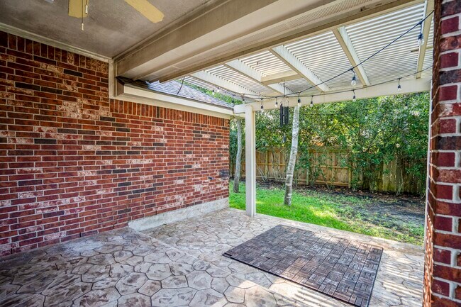 Building Photo - 15 Heron Hollow Ct