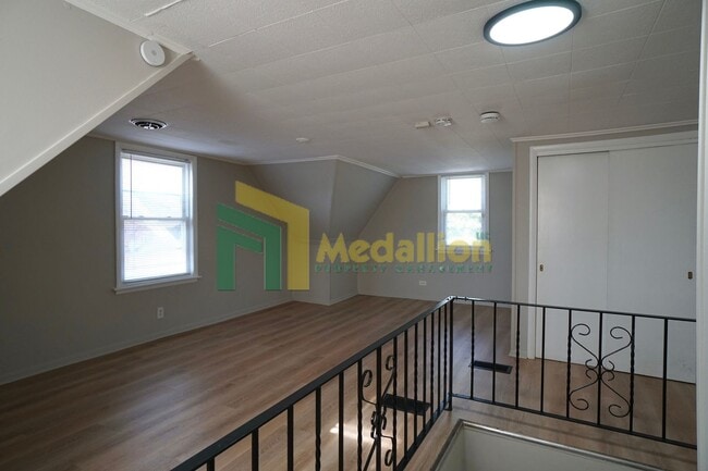 Building Photo - 10123 S Crandon Ave