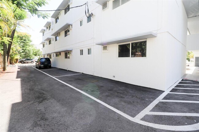 Building Photo - 3071 SW 27th Ave