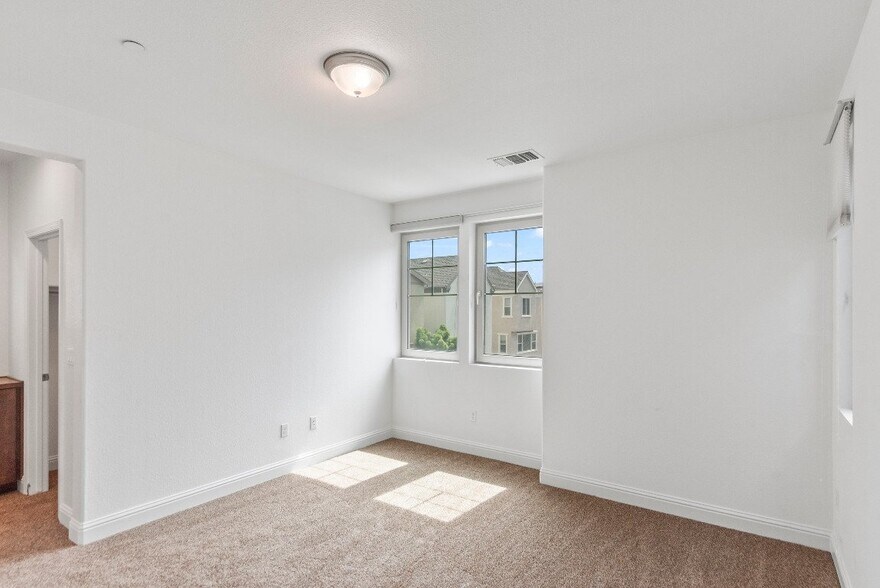 Building Photo - 2954 Worthing Common