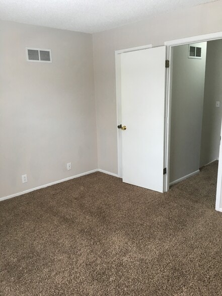 Bedroom - 207 Wisconsin St