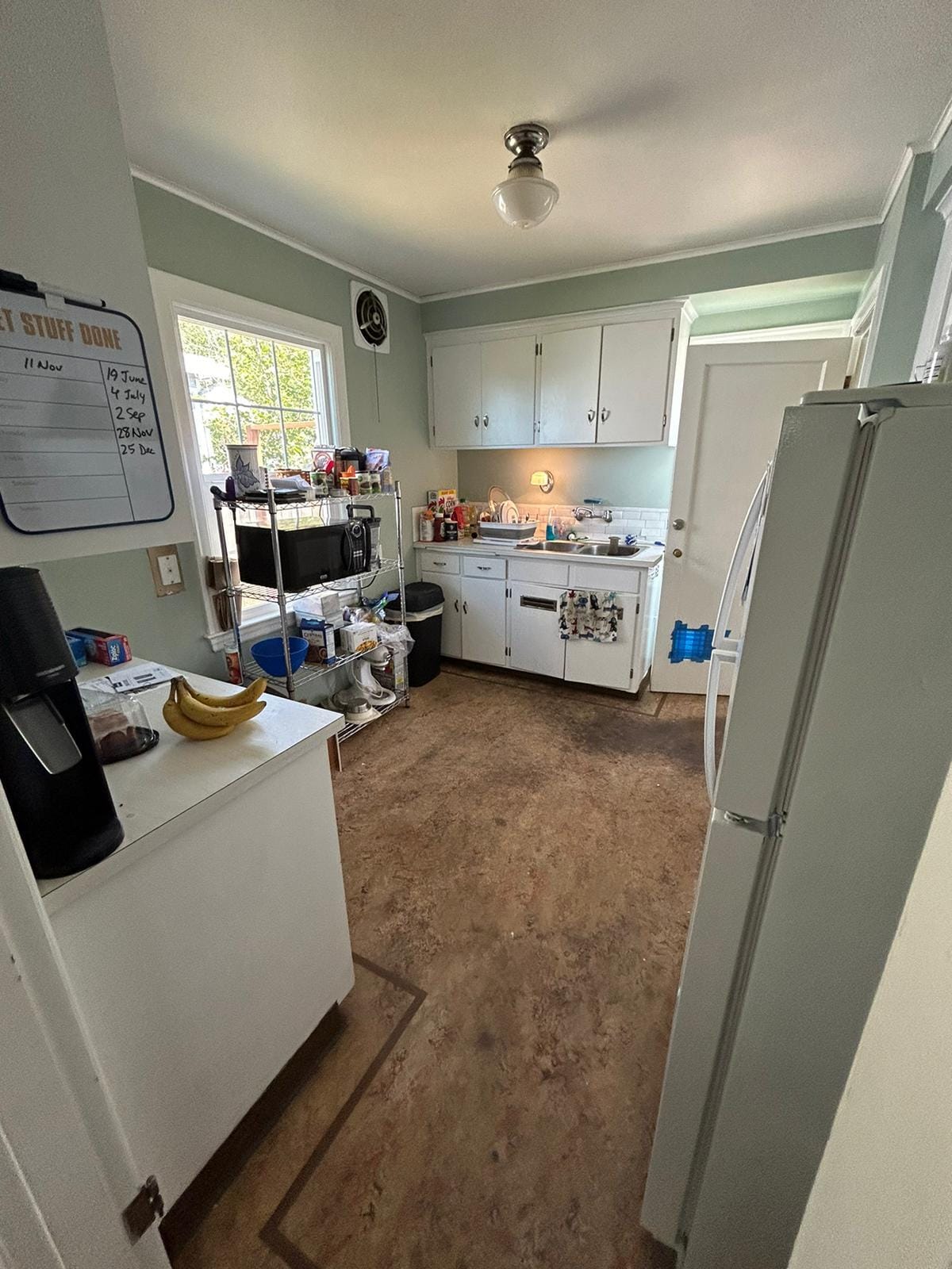 Kitchen - 430 Jason Ave N