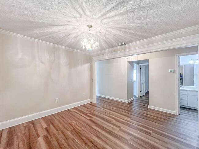 Building Photo - 2926 Forestgreen Dr S