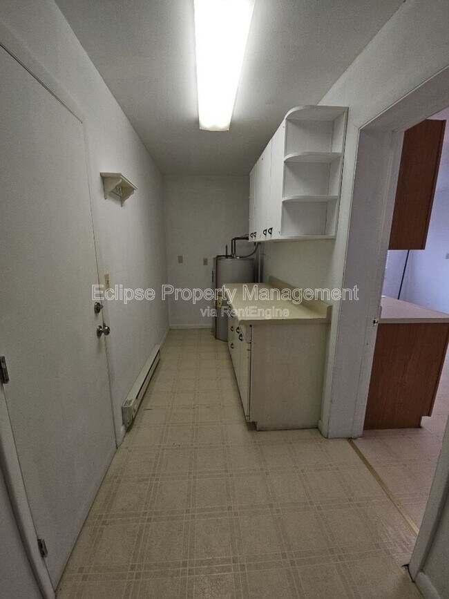 Building Photo - 715 3rd St