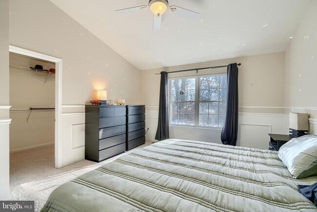 Building Photo - 215 Gracecroft Ct