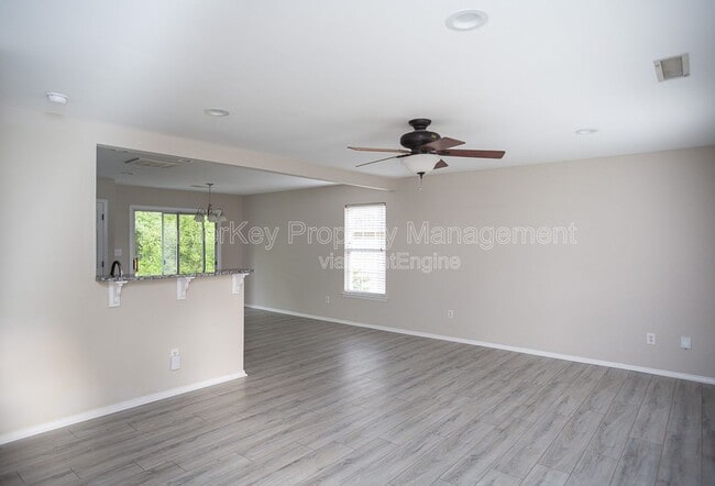 Building Photo - 204 Evening Star Dr