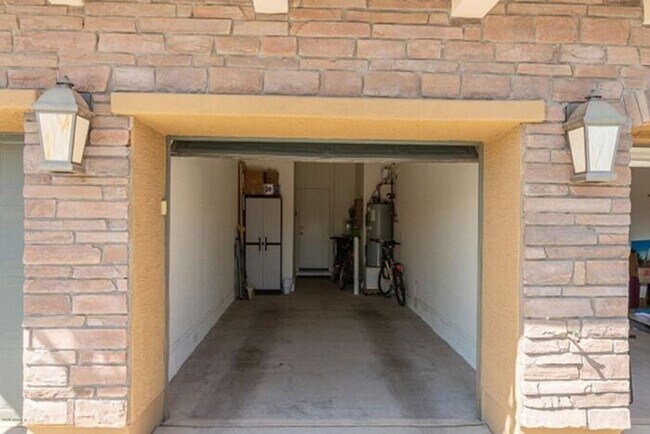 Building Photo - 2 Bedroom, 2.5 Bath Townhome Available NOW!