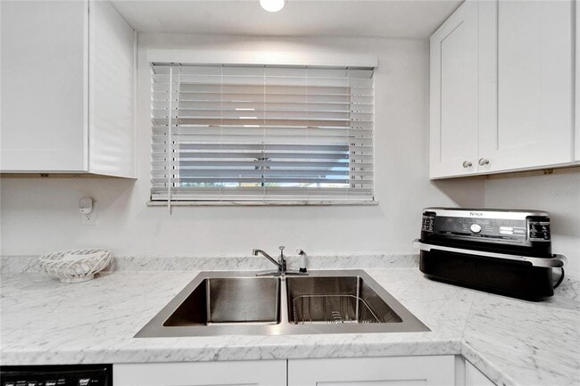 Building Photo - 1216 Hacienda Dr