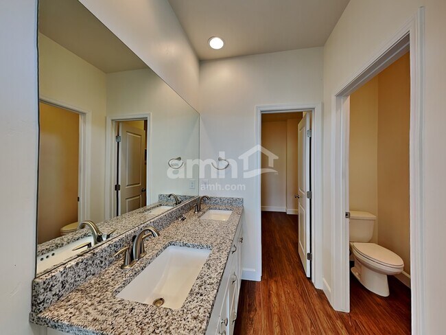 Building Photo - 1519 S Horton St