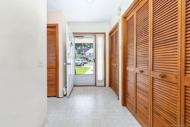 Building Photo - 46 Millbrook Ct