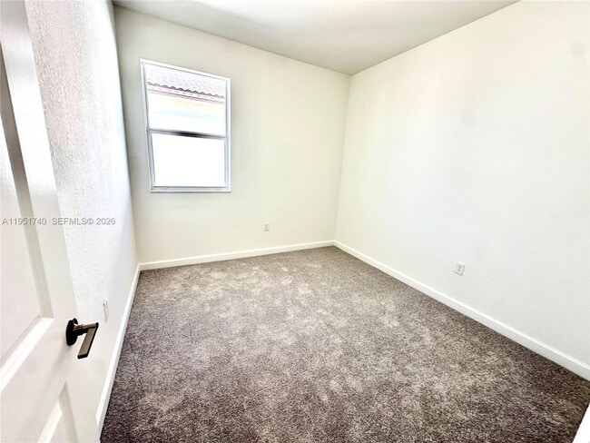 Building Photo - 2657 SE 24th Ct