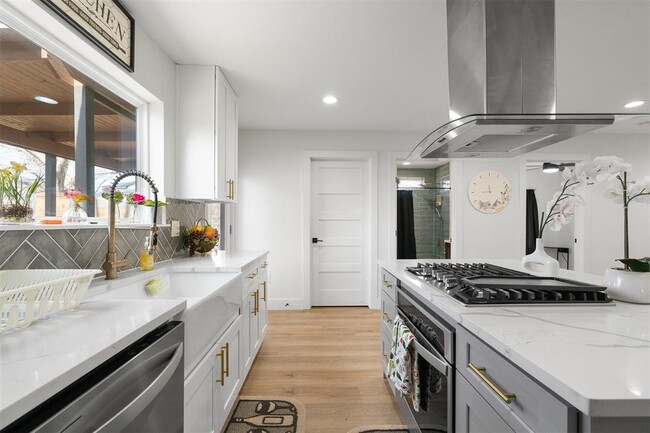 Building Photo - 8516 Contour Dr