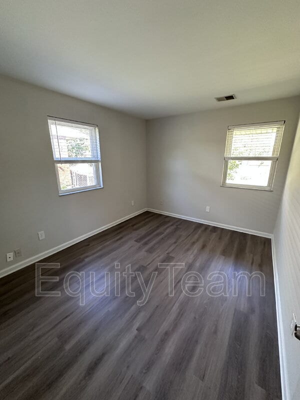 Building Photo - 238 Diston Ln