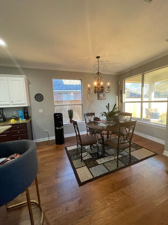 Building Photo - Gorgeous 5 Bedroom Home in The Haven!