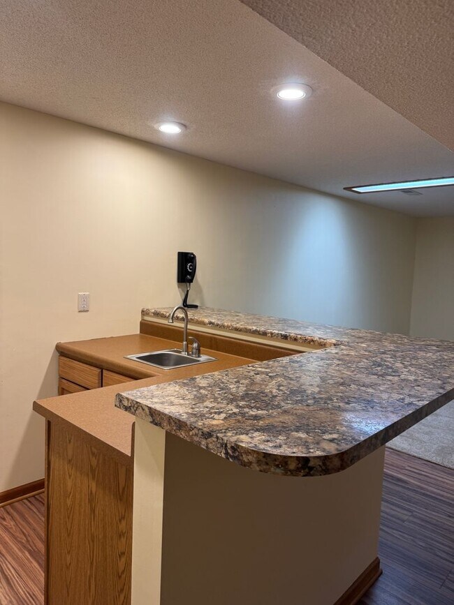 Building Photo - Single Family Home - Available For Rent!