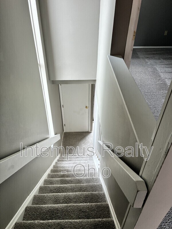 Building Photo - 21 King Arthur Ct