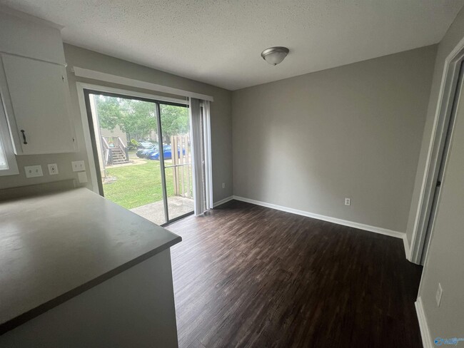 Building Photo - 9007 Mahogany Row SE